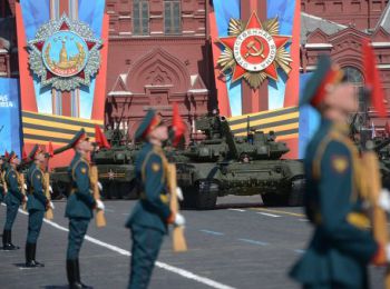 запад теряет шанс наладить отношения с россией, бойкотируя парад победы
