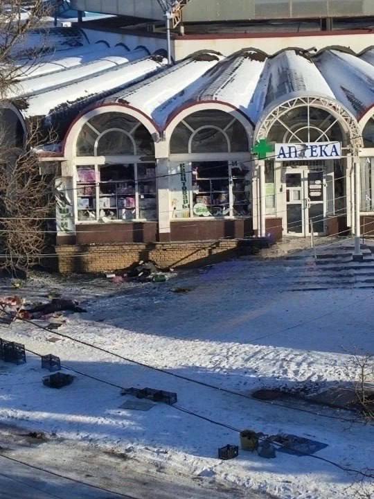 В результате удара украинской армии по донецкому рынку погибли 13 человек (ВИДЕО) В результате удара украинской армии по донецкому рынку погибли 13 человек (ВИДЕО)