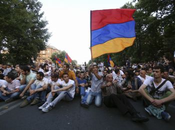 совфед предсказал армении «украинский сценарий»