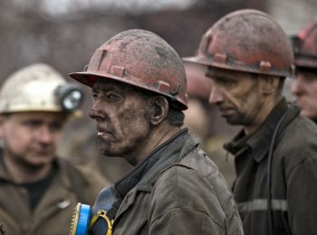 тысячи шахтеров митингуют на подконтрольной силовикам территории донбасса
