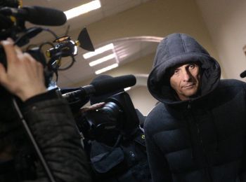 губернатор сахалина, подозреваемый во взятке в $5,6 млн, помещен в “лефортово”