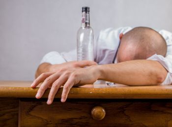 минздрав считает алкоголь причиной смерти среди 70% мужского населения
