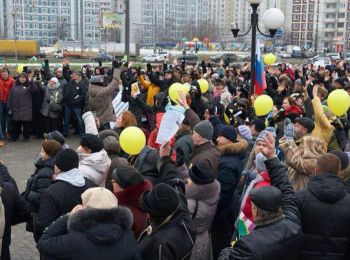 жители новокосино в москве снова  провели митинг против строительства апарт-отеля