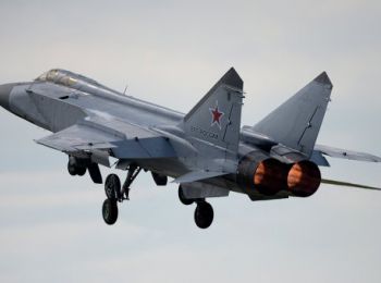 российские истребители-перехватчики отразили авиаудар “противника” в баренцевом море