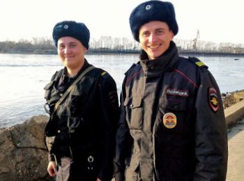 полицейский чудом спас прыгнувшую с иркутского моста девушку