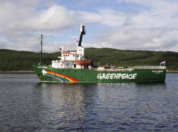greenpeace собрала деньги для освобождения из-под стражи трех членов экипажа «арктик санрайз»
