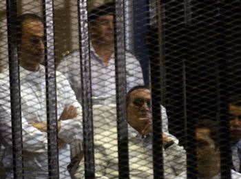 экс-президента египта мубарака и его сыновей приговорили к 3 годам лишения свободы