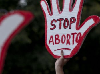 россиянкам могут запретить делать аборт, приравняв его к убийству