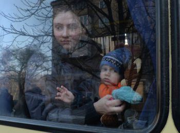 киевские власти эвакуируют жителей марьинки из-за обстрелов
