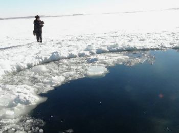 мчс карелии исследует воронку в поисках неопознанного предмета, упавшего с неба