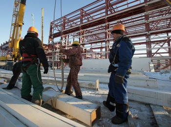 строителям “восточного” выплатили более 9 млн рублей