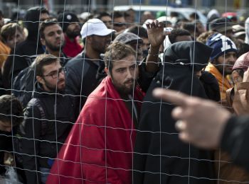 лавров: гуманитарной помощи на всех беженцев европы не хватит