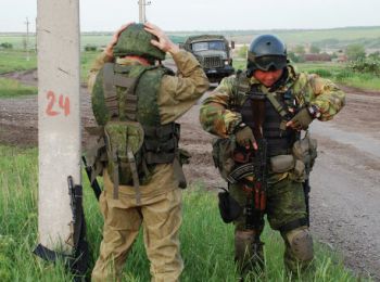 порошенко насчитал 9 тыс российских военных с новейшим оружием в донбассе