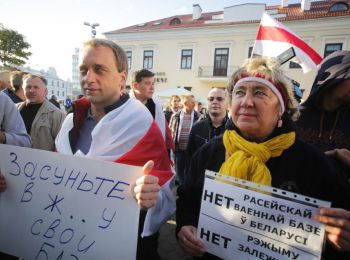 сотни белорусов вышли на митинг против размещения российской авиабазы