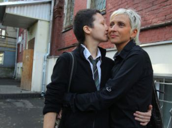 госдума одобрила поправки, запрещающие однополым семьям усыновлять российских детей