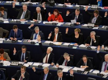 европарламент может запретить конвертацию и хождение рубля