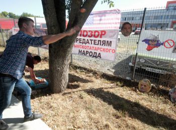 порошенко: блокада крыма поможет вернуть его украине