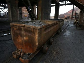 яценюк потребовал восстановить железную дорогу в донецкой области для перевозки угля