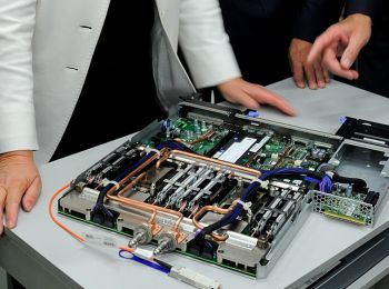производители отечественных компьютеров надеются увеличить продажи за счет падения рубля