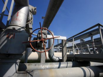 яценюк жалуется евросоюзу на жесткие контракты «газпрома»