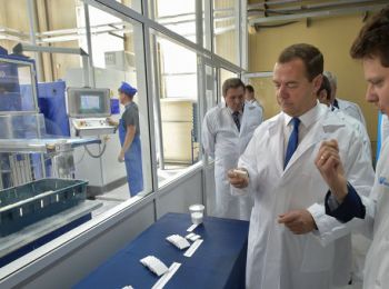 медведев: частные инвесторы начали финансировать российскую медицину