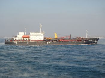 российские пограничники задержали у берегов крыма украинский танкер
