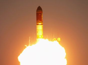 с космодрома ясный запущена российско-украинская ракета “днепр” с пятью спутниками