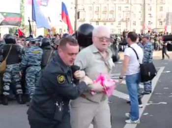 активист отсудил 20 тысяч рублей за задержание на болотной площади