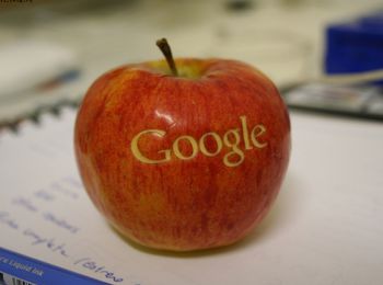 google обогнал по цене  apple