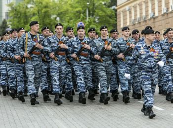 путин пожелал полицейским в профессиональный праздник стать современнее