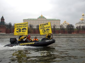 на москве-реке задержали активистов «гринпис»