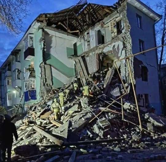 Беспилотники атаковали Сызрань: обрушился дом, 12 человек пострадали, 2 человека, в т.ч., ребенок, погибли