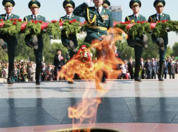 киргизия перенесла парад победы на 7 мая из-за визита президента атамбаева в москву
