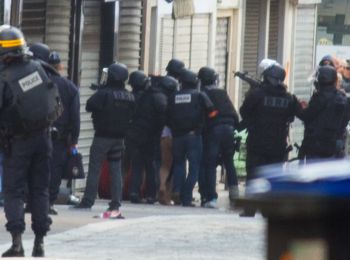 французский спецназ взял штурмом квартиру с террористами
