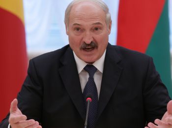 лукашенко пообещал «заставить кувыркаться» белорусов, воюющих в донбассе