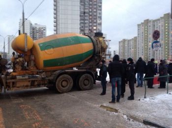 жители столичного района новокосино два дня не пускают строительную технику на стройплощадку