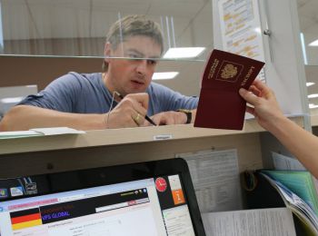 крымчанам начали выдавать шенгенские визы через москву