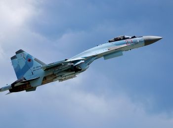 российский су-35 небезопасно перехватил американский самолет над средиземным морем
