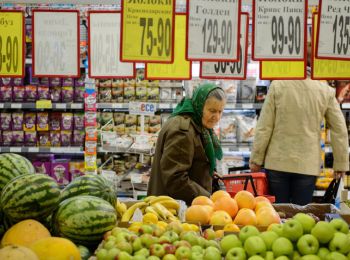 доходы россиян падают: 80% граждан уже экономят на еде