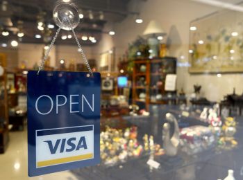 visa внедряет сервис снятия наличных денег в кассах в магазинах