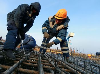 строители “восточного” объявили голодовку из-за долгов по зарплате