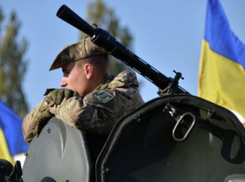 родственники украинских силовиков на митинге во львове требуют вернуть мужчин домой