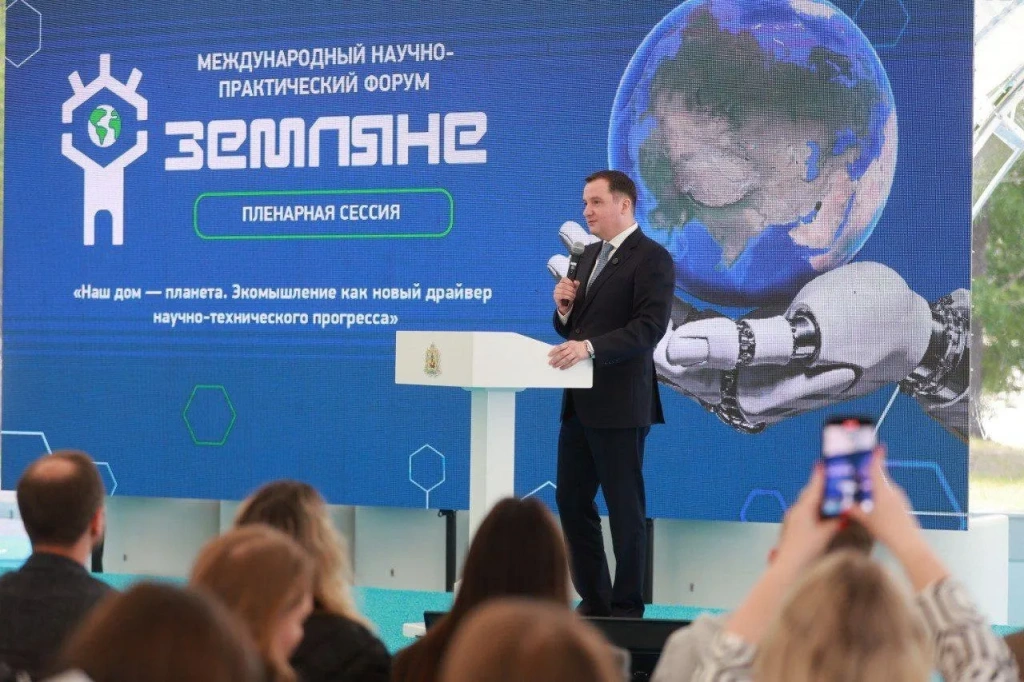 Цыбульский на форуме «Земляне» на площадке санатория