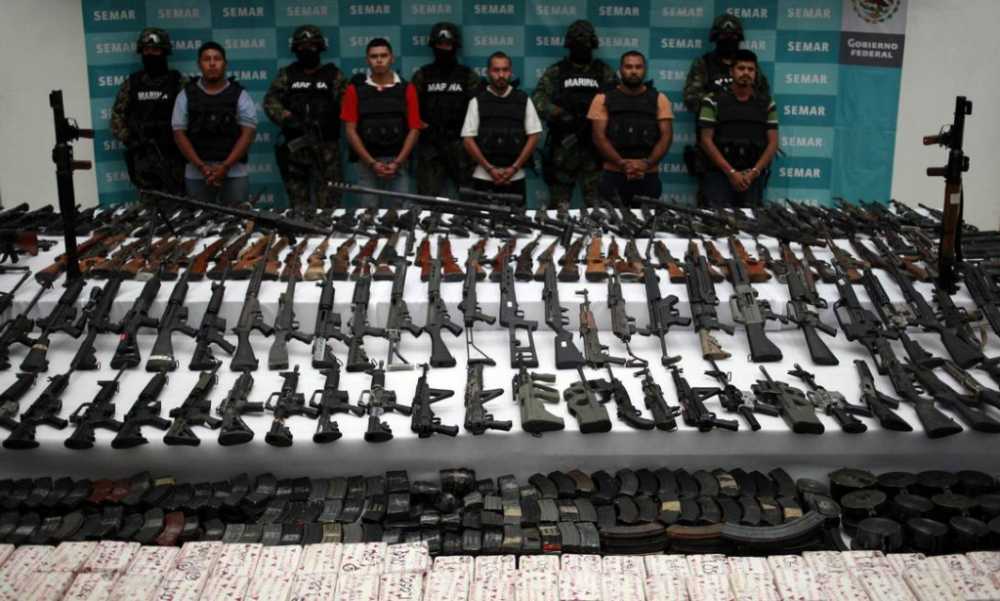 13.1_Задержанные члены картеля «Лос-Сетас» с арсеналом оружия.jpg