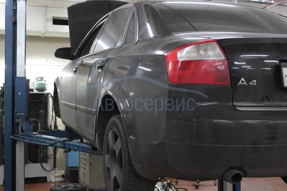 Audi A4 в процессе ремонта
