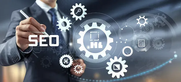seo-concept-search-engine-optimization-man-hand-using-laptop-computer-with-vr-screen-seo-icon seo-обучение от компании SEO Мясо