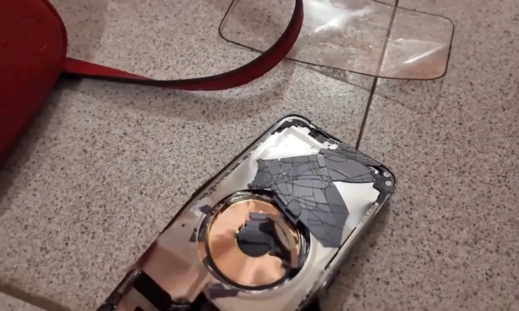 разбитый телефон Марины Ильиной