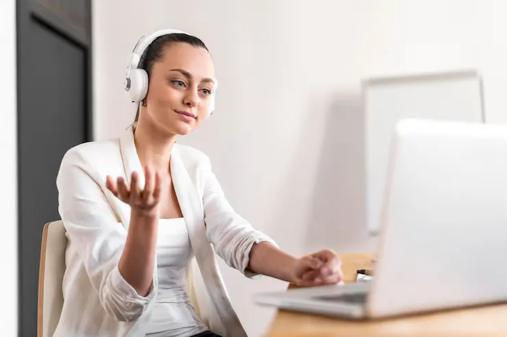 portrait-female-work-having-video-call_23-2148902305.webp навыки эффективного общения - ораторские курсы
