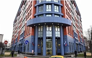 НОЧЬ, ПРИСТАВЫ И ЗАКРЫТЫЕ ДВЕРИ