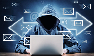 МВД раскрыло схему мошенников с удалённым управлением смартфонами